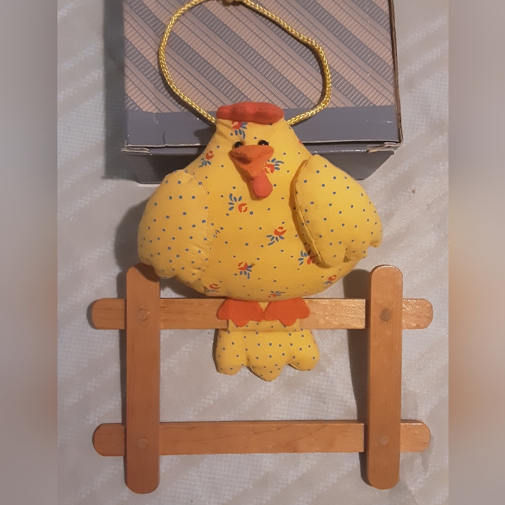 Avon Calico Chicken Towel holder Kitchen decor